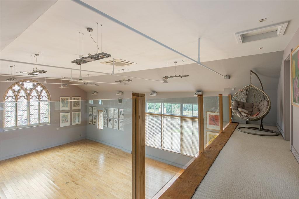 Leisure Barn - Hall