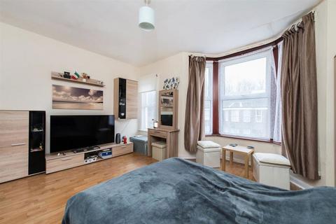 3 bedroom terraced house for sale, Floyd Road, London SE7