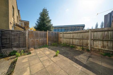3 bedroom terraced house for sale, Floyd Road, London SE7