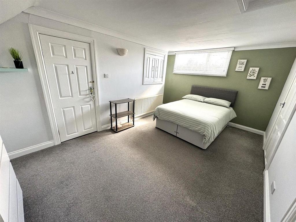 Thumbnail image0 (4).jpg