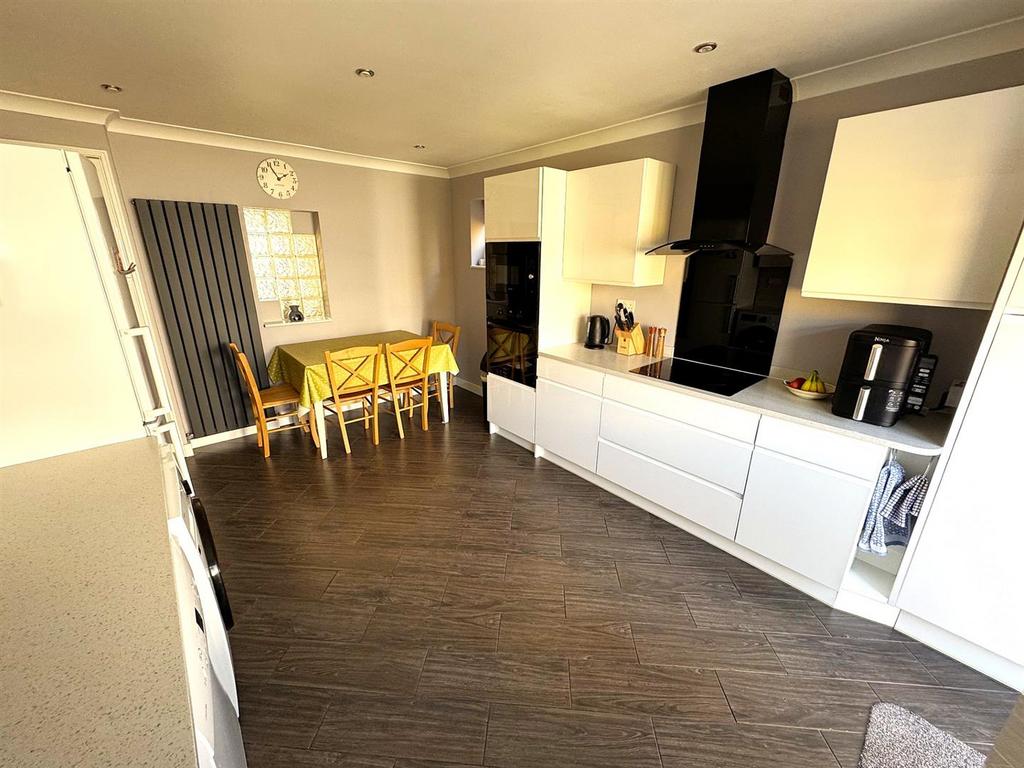 Thumbnail image0 (2).jpg