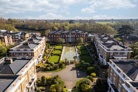 24 Corsellis Square, Twickenham, TW1 1QT