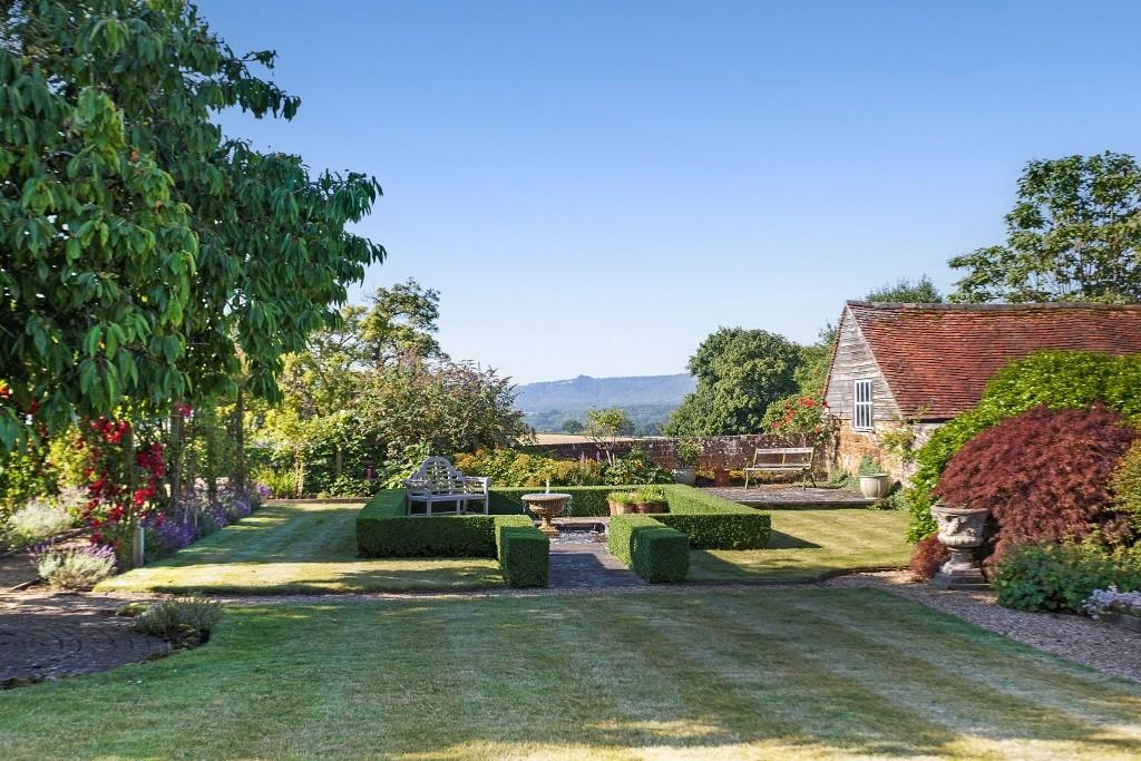 75537 Tudor Cottage Tillington (16) (1024x683)