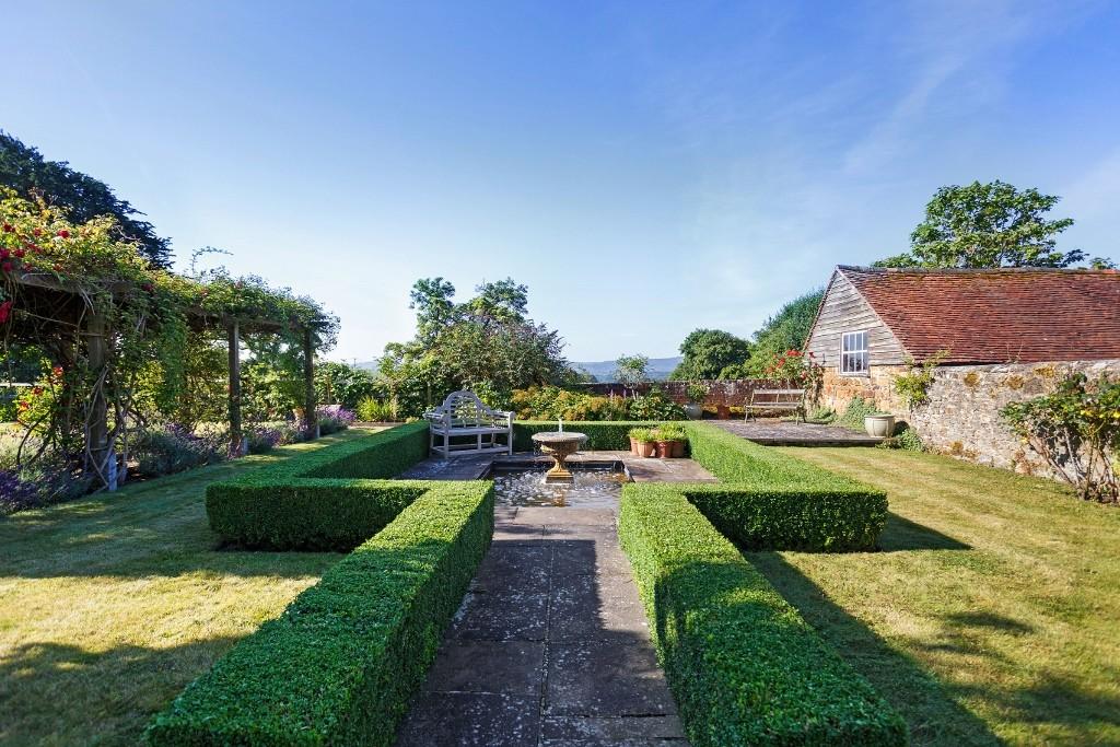 75537 Tudor Cottage Tillington (19) (1024x683)