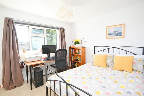 23 Almsford Drive, Harrogate, HG2 8EN