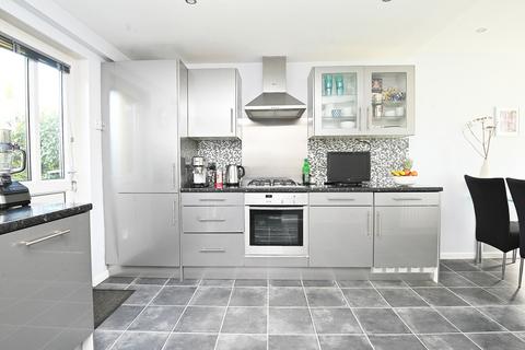 23 Almsford Drive, Harrogate, HG2 8EN