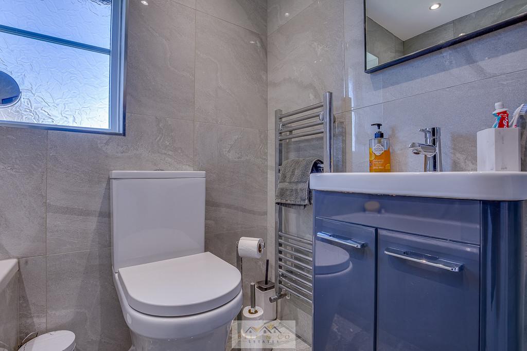 Bathroom 1.2