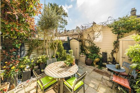 6 Lion Avenue, Twickenham, TW1 4JG