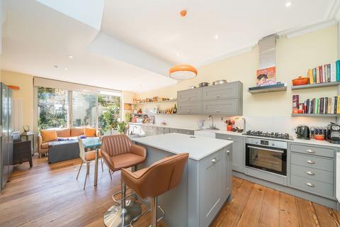 6 Lion Avenue, Twickenham, TW1 4JG
