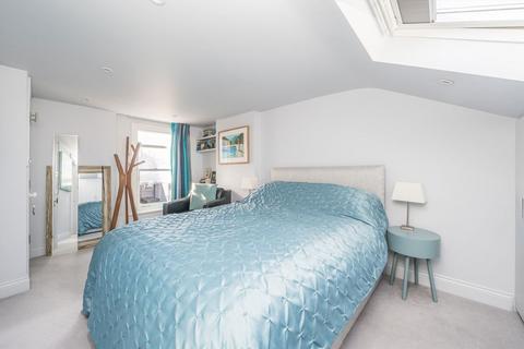 6 Lion Avenue, Twickenham, TW1 4JG