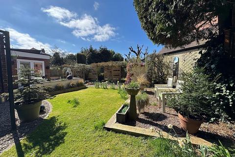 4 bedroom semi-detached house for sale, Bromleigh Drive, Coventry