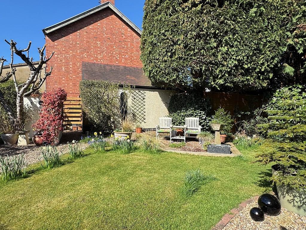 Seating and Garage to side