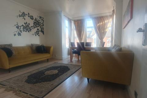 2 bedroom flat to rent, Ranelagh Gardens, Ilford, IG1