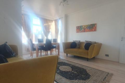 2 bedroom flat to rent, Ranelagh Gardens, Ilford, IG1