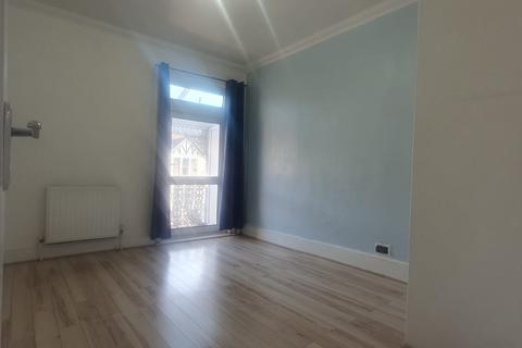 2 bedroom flat to rent, Ranelagh Gardens, Ilford, IG1