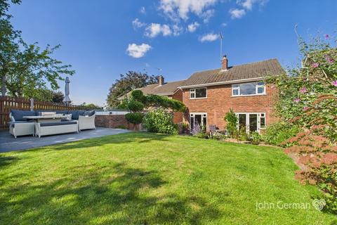 4 bedroom detached house for sale, Hillcrest Avenue, Burton-on-Trent