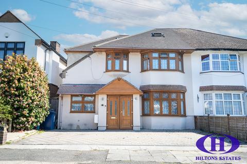 8 Stour Avenue, Southall, UB2 4HL