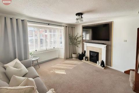 3 bedroom semi-detached house for sale, Rowan Close, Evesham, WR11