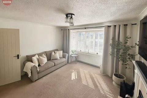 3 bedroom semi-detached house for sale, Rowan Close, Evesham, WR11