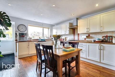 3 bedroom semi-detached house for sale, Crown Road, Clacton-On-Sea