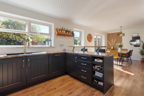 2 Robin Walk, Great Coates, Grimsby, DN37 9HP