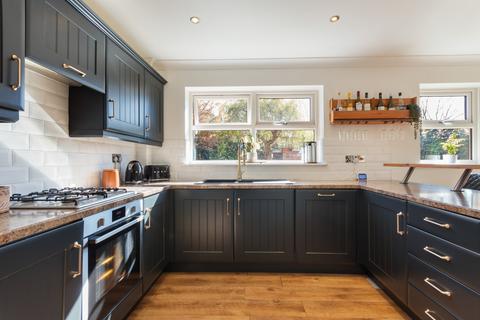 2 Robin Walk, Great Coates, Grimsby, DN37 9HP