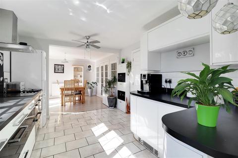 5 bedroom detached house for sale, Elloughtonthorpe Way, Brough