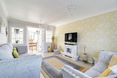 5 bedroom detached house for sale, Elloughtonthorpe Way, Brough