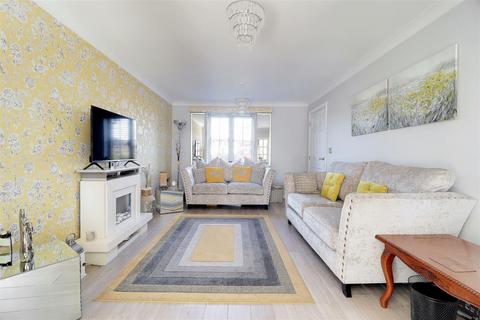 5 bedroom detached house for sale, Elloughtonthorpe Way, Brough