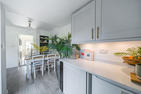 undefined, Queen Elizabeth Way, Surrey GU22