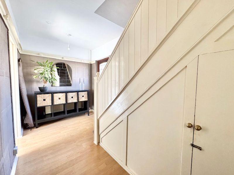 Entrance hall view 3