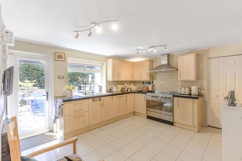30 Broom Mead, Bexleyheath, DA6 7NY