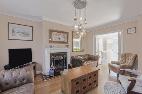 30 Broom Mead, Bexleyheath, DA6 7NY
