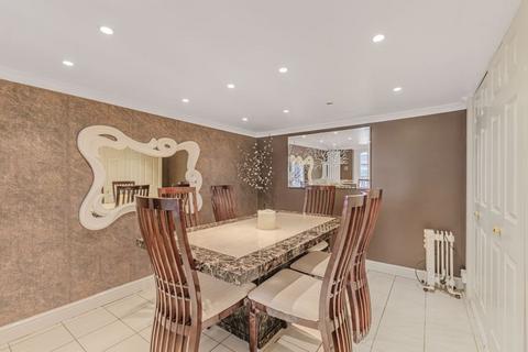 30 Broom Mead, Bexleyheath, DA6 7NY