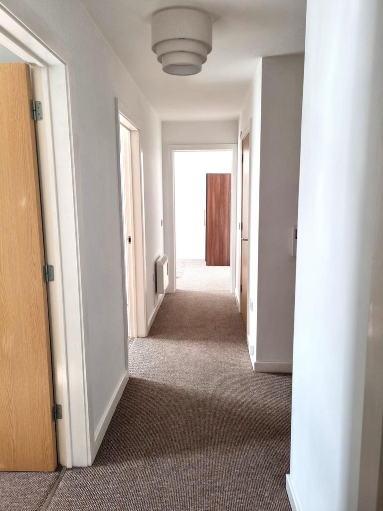 Hallway to bedrooms