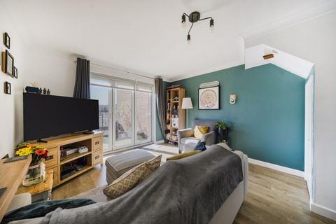 93 Aveling Close, Purley, CR8 4DX