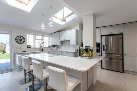 10 Crockenhall Way, Istead Rise, Gravesend, DA13 9DB