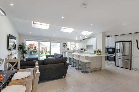 10 Crockenhall Way, Istead Rise, Gravesend, DA13 9DB