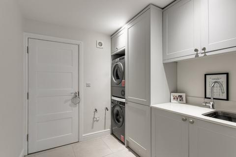10 Crockenhall Way, Istead Rise, Gravesend, DA13 9DB