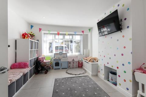 10 Crockenhall Way, Istead Rise, Gravesend, DA13 9DB