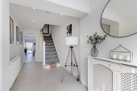 10 Crockenhall Way, Istead Rise, Gravesend, DA13 9DB
