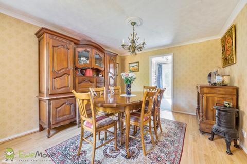 10a Burney Bit, Pamber Heath, Tadley, RG26 3TN