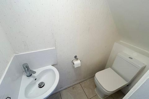 3 bedroom detached house to rent, Rothesay Crescent, Sale M33