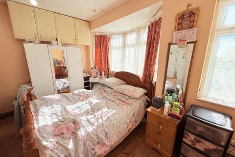 30 Cedar Grove, Southall, UB1 2XD