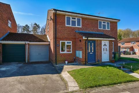 63 Ellington Drive, Basingstoke, RG22 4EZ