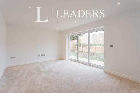 4 bedroom detached house to rent, Acorn Gardens, Bell Lane