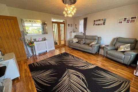 4 bedroom semi-detached bungalow for sale, North Downs Road, Oldham OL2