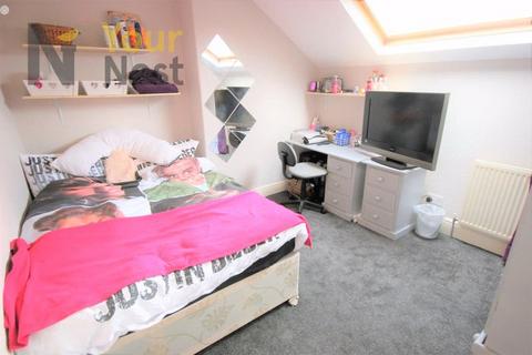5 bedroom terraced house to rent, Estcourt Terrace, Headingley, LS6 3EX