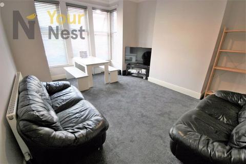 5 bedroom terraced house to rent, Estcourt Terrace, Headingley, LS6 3EX