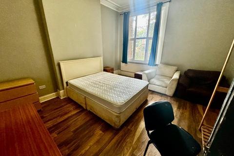 10 bedroom detached house to rent, Norman Road, Manchester, M14 5LA